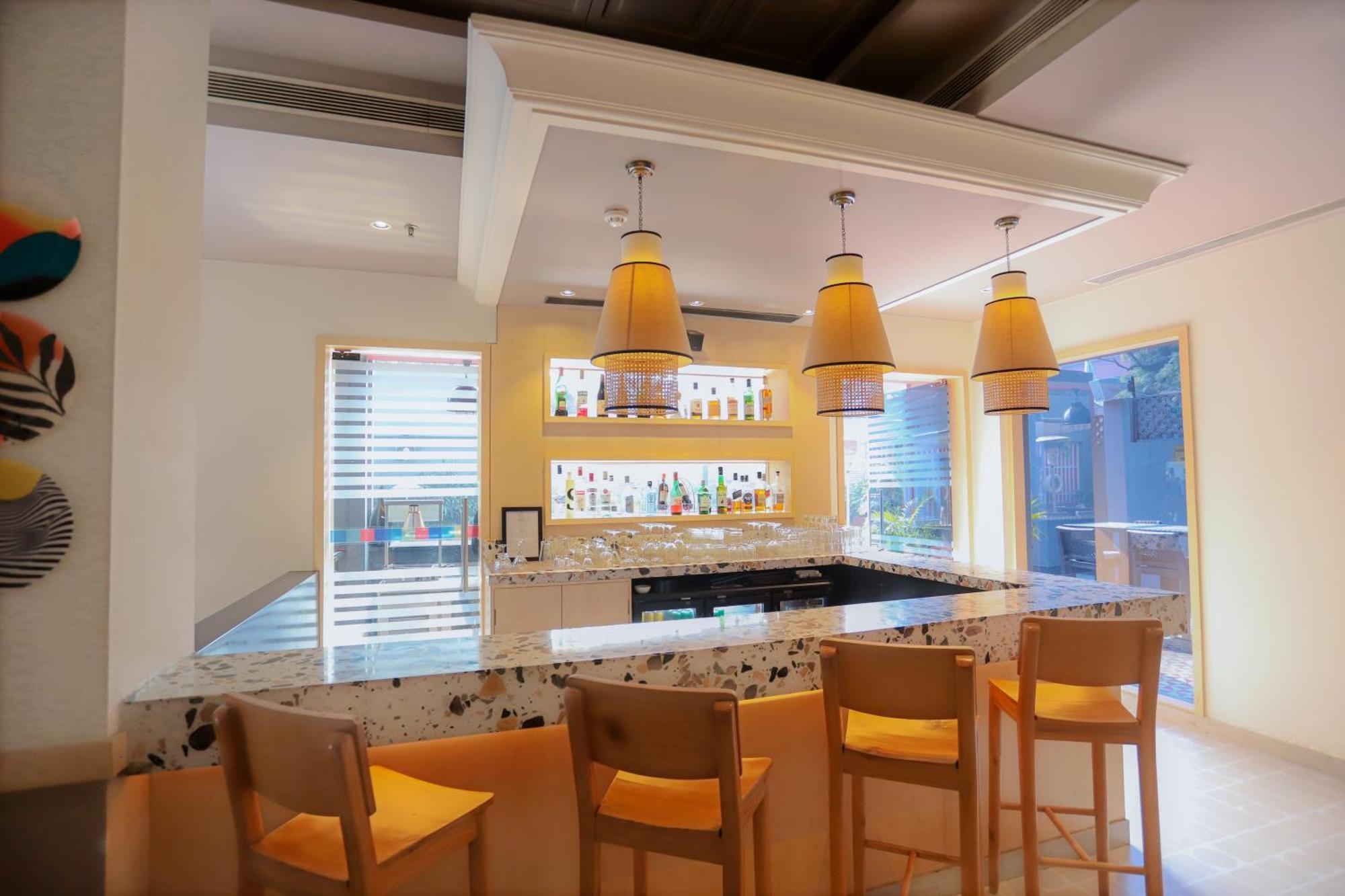Park Inn By Radisson,South Delhi Nowe Delhi Zewnętrze zdjęcie The bar at the hotel