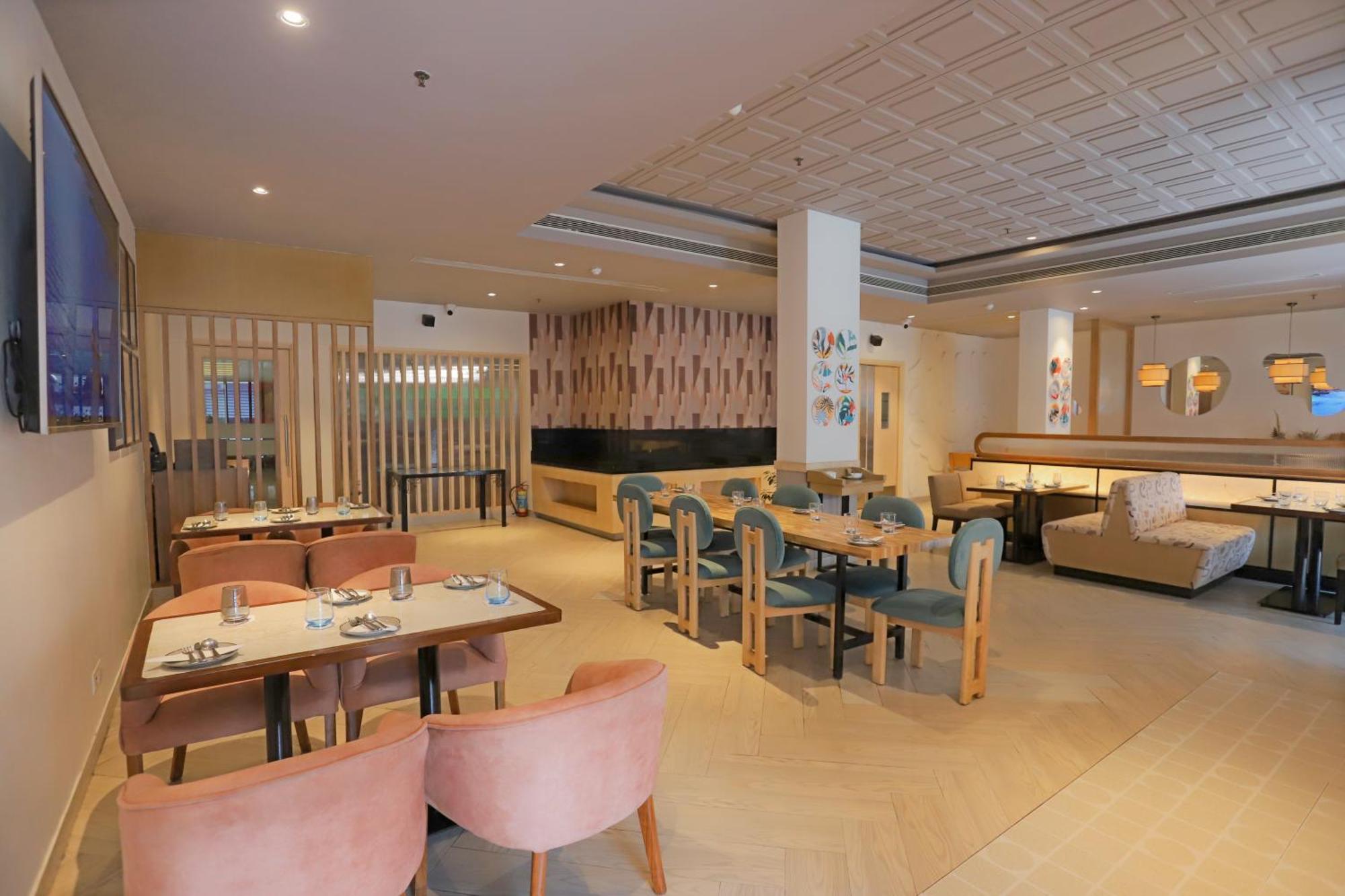 Park Inn By Radisson,South Delhi Nowe Delhi Zewnętrze zdjęcie The restaurant at the hotel