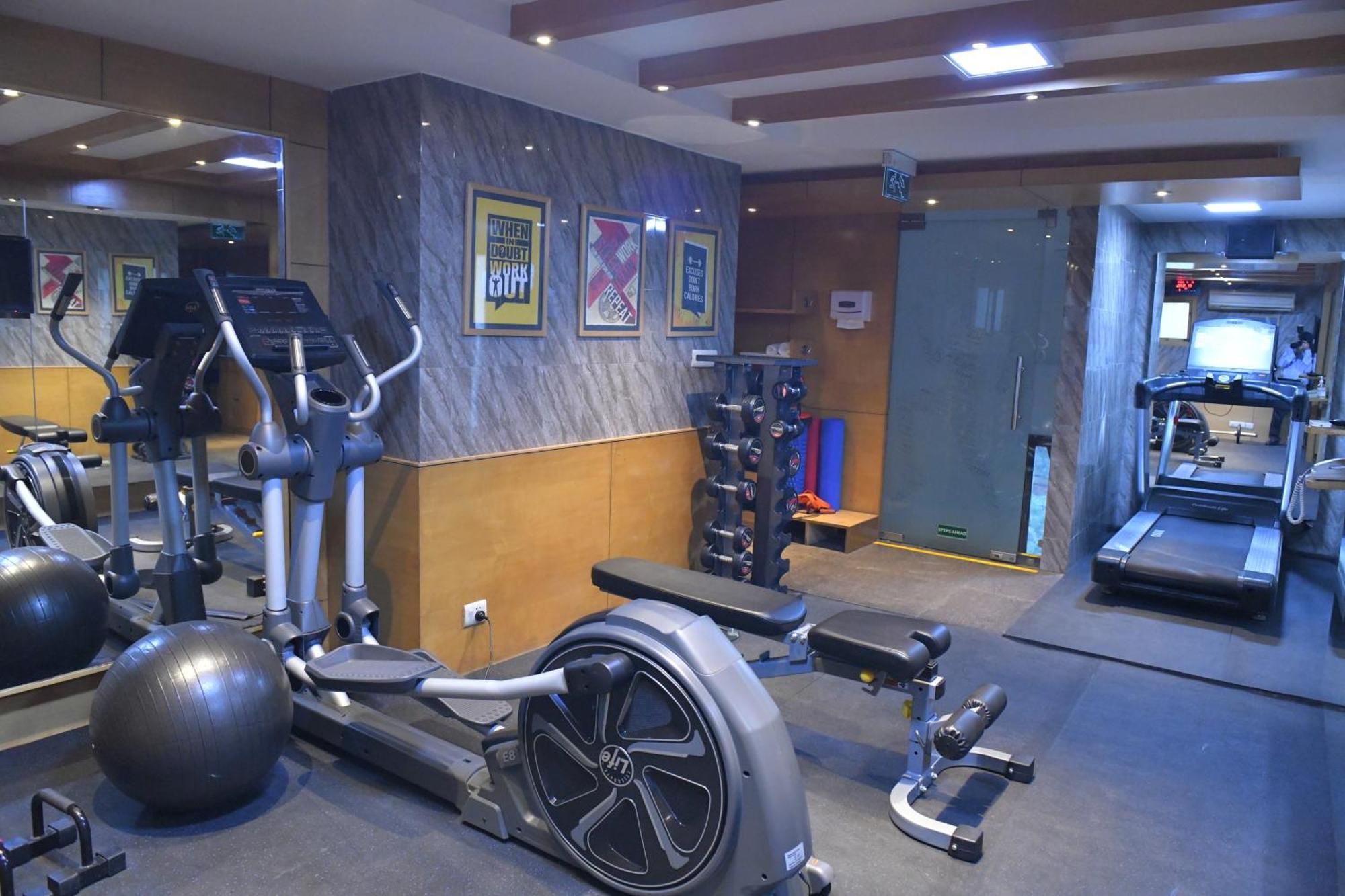 Park Inn By Radisson,South Delhi Nowe Delhi Zewnętrze zdjęcie A gym in a hotel
