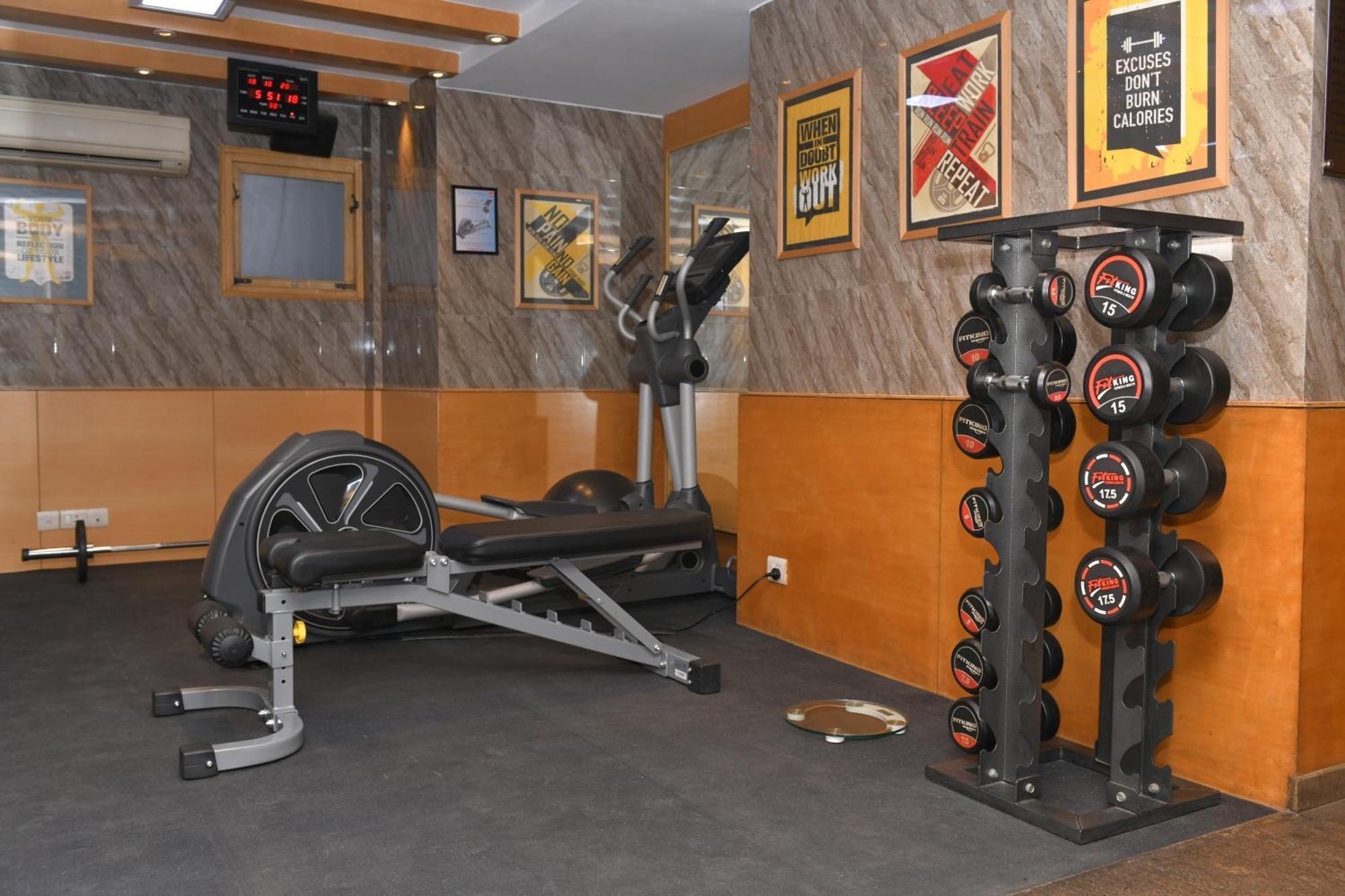 Park Inn By Radisson,South Delhi Nowe Delhi Zewnętrze zdjęcie A typical gym