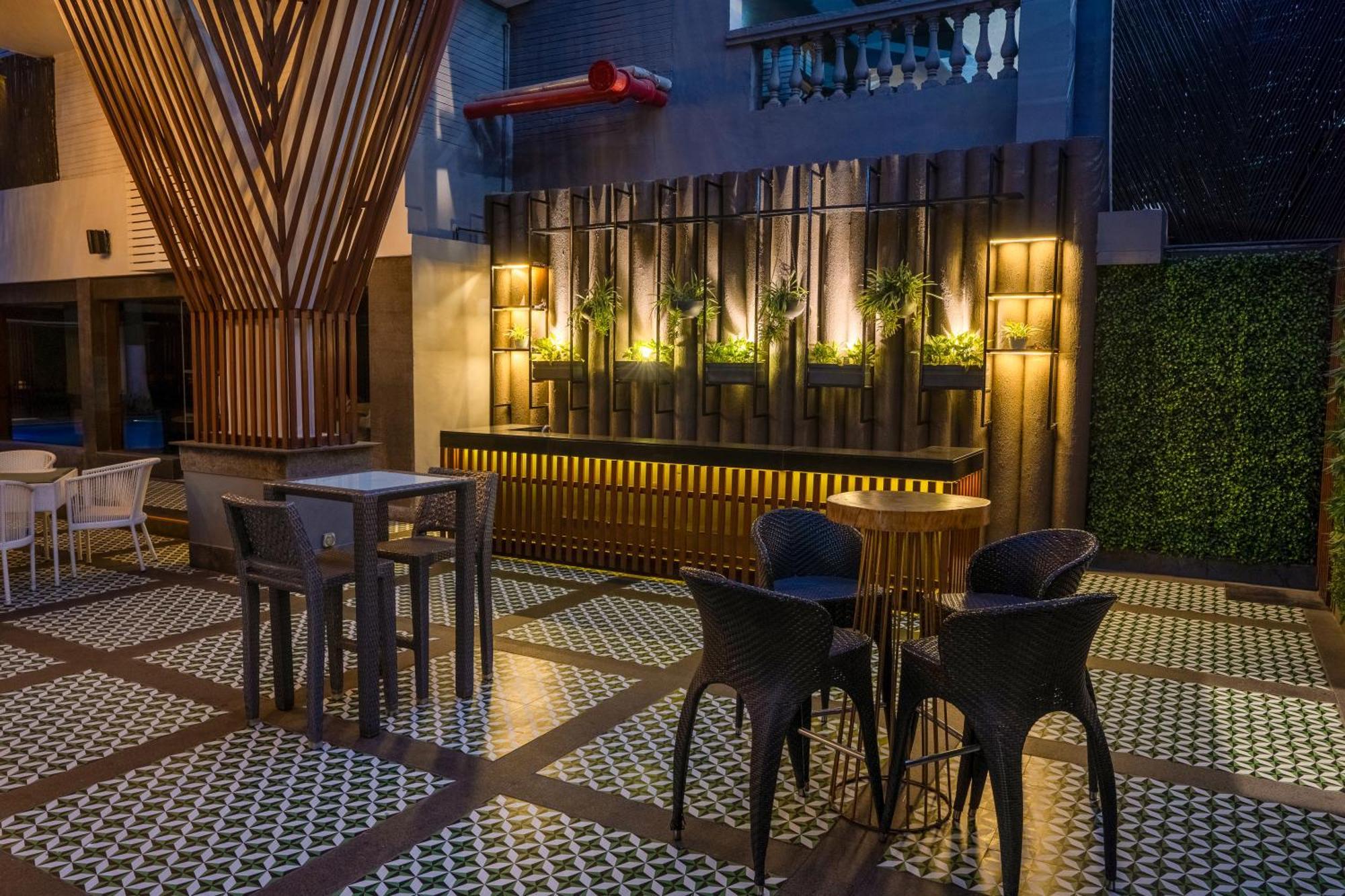 Park Inn By Radisson,South Delhi Nowe Delhi Zewnętrze zdjęcie The bar at the hotel