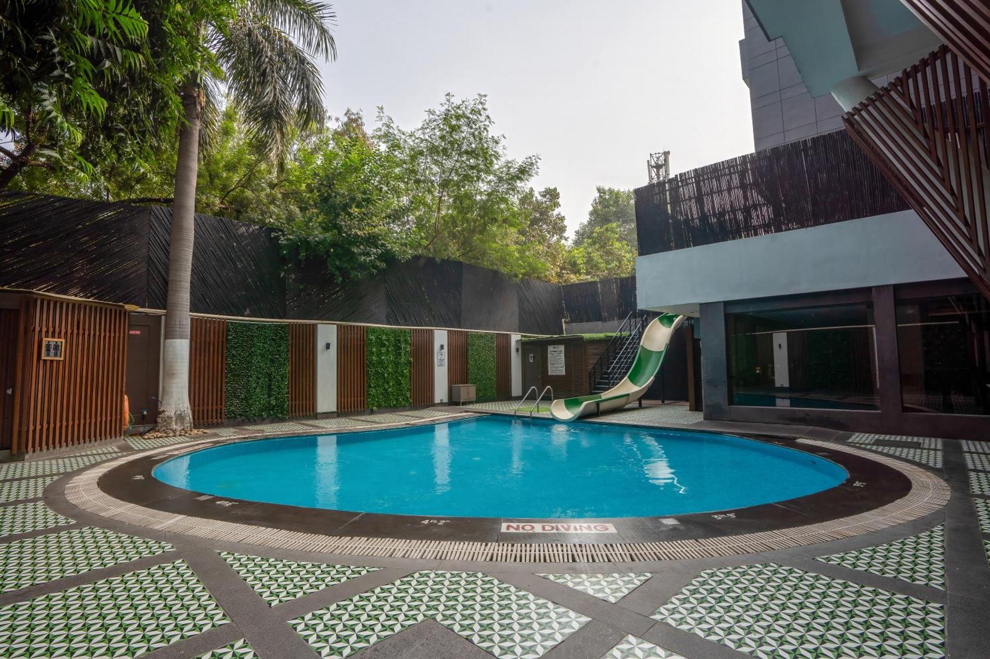 Park Inn By Radisson,South Delhi Nowe Delhi Zewnętrze zdjęcie Swimming pool at the school