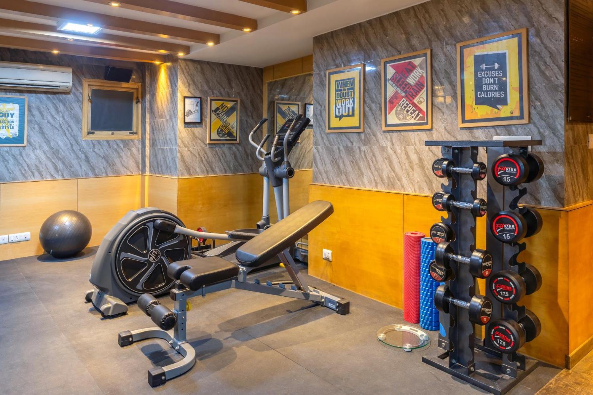 Park Inn By Radisson,South Delhi Nowe Delhi Zewnętrze zdjęcie The gym at the hotel