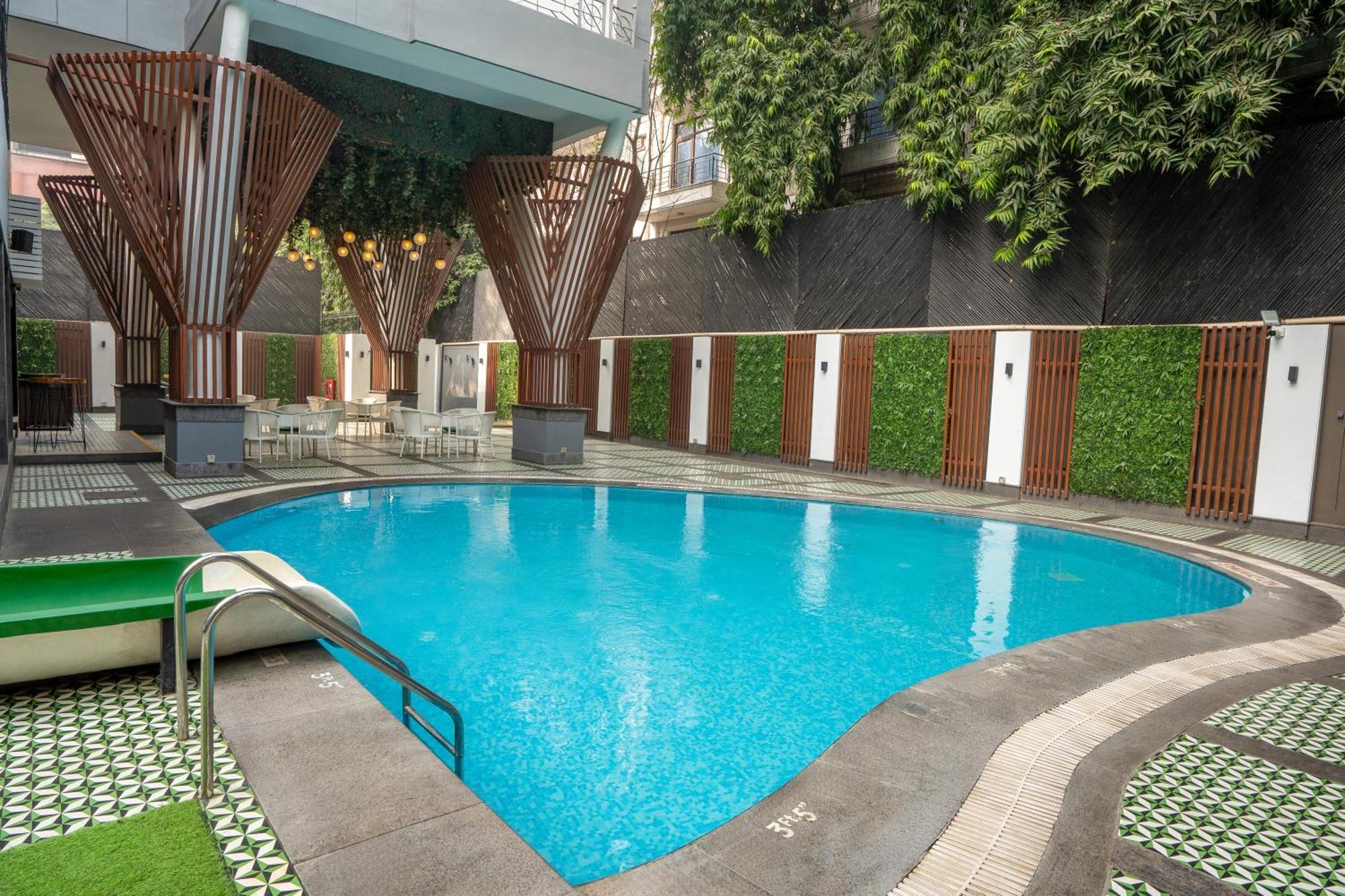 Park Inn By Radisson,South Delhi Nowe Delhi Zewnętrze zdjęcie Swimming pool at the hotel