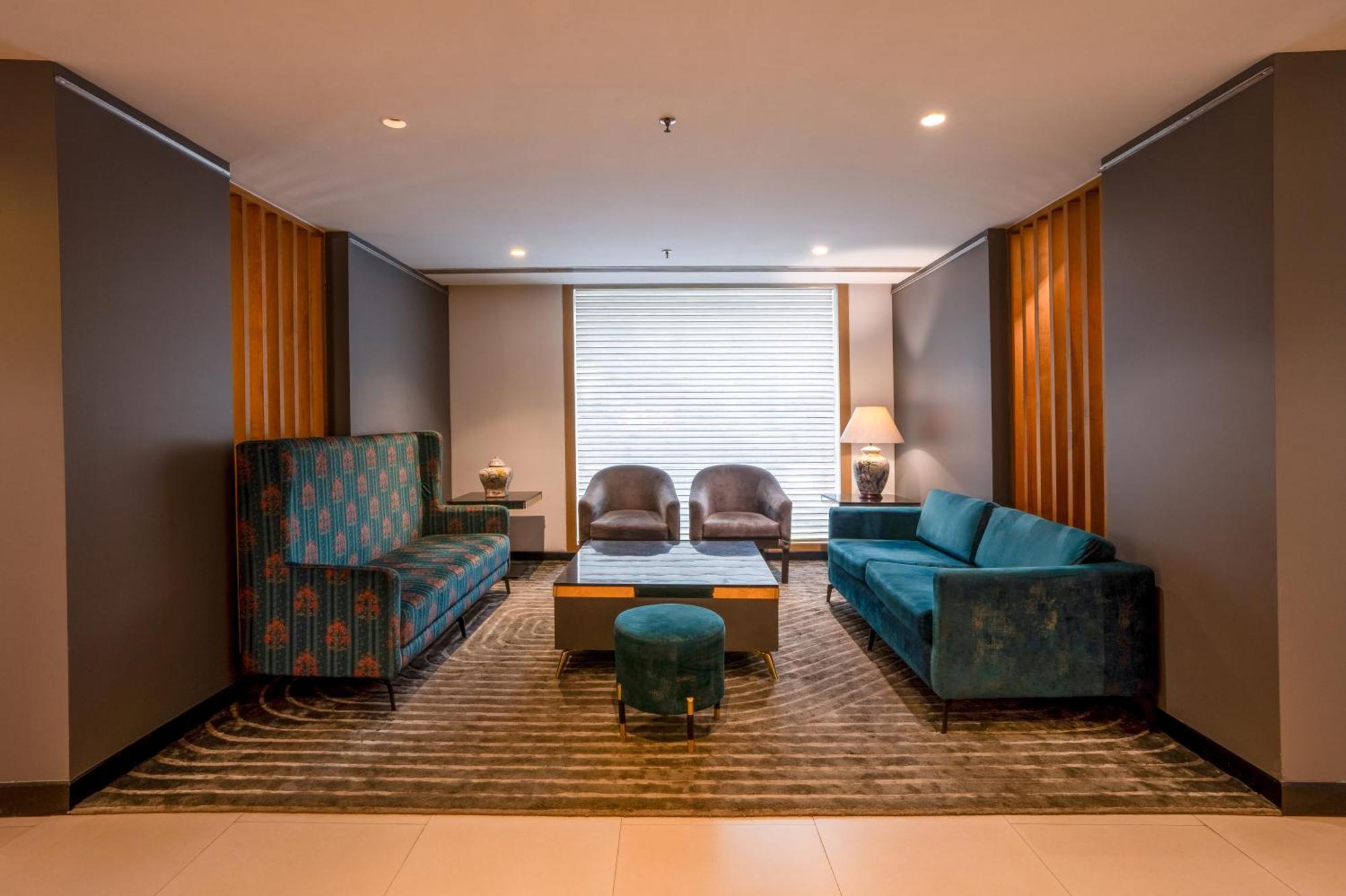 Park Inn By Radisson,South Delhi Nowe Delhi Zewnętrze zdjęcie The interior of the hotel