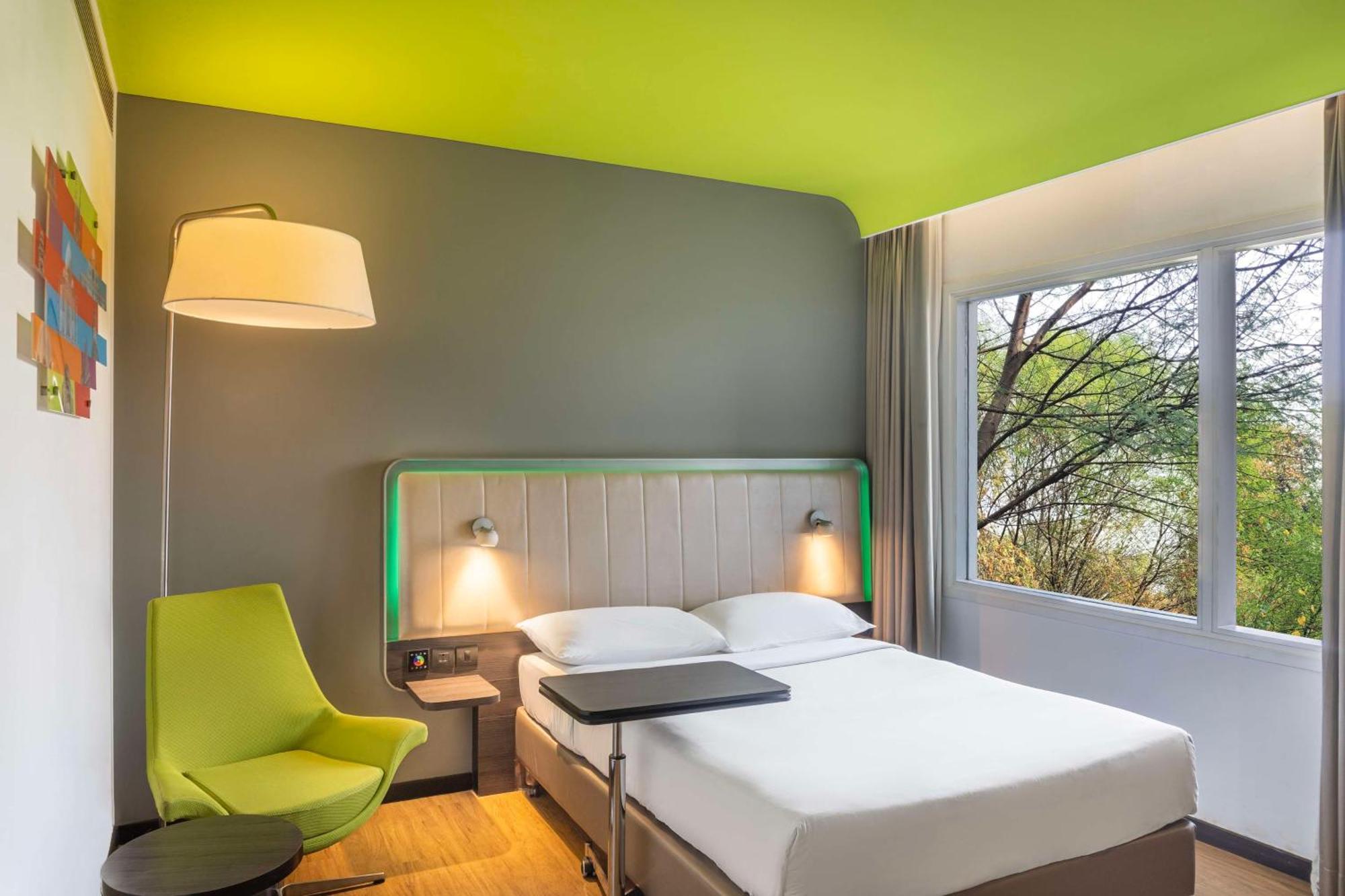 Park Inn By Radisson,South Delhi Nowe Delhi Zewnętrze zdjęcie A room at the Ibis Styles in Paris, France